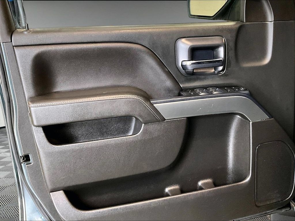 Used 2018 Chevrolet Silverado 1500 LT w/ All Star Edition AWD/4WD image 9