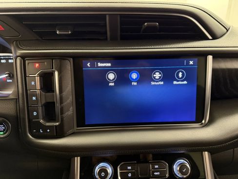 Used 2021 GMC Yukon XL Denali image 25