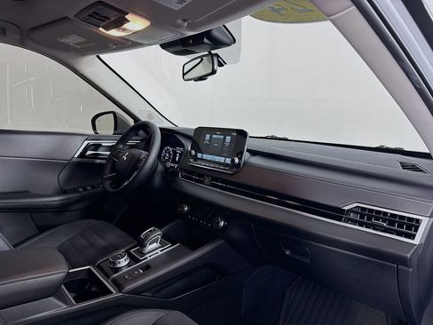 Used 2024 Mitsubishi Outlander SE image 31