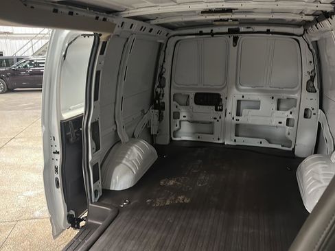 Used 2023 Chevrolet Express 2500 w/ Driver Convenience Package image 24