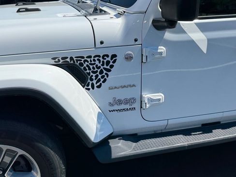 Used 2018 Jeep Wrangler Unlimited Sahara image 5