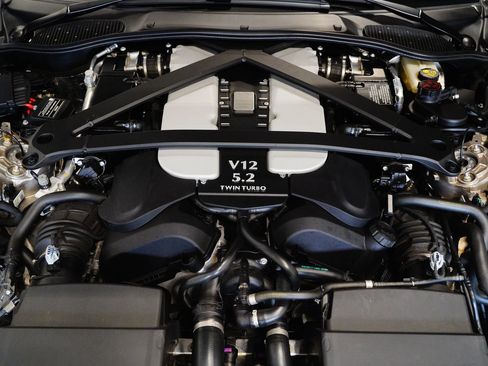 Used 2023 Aston Martin V12 Vantage RWD image 32