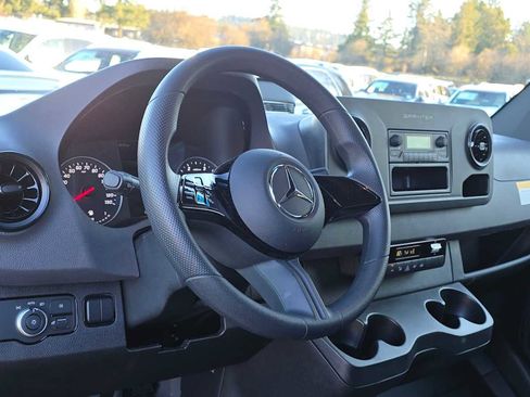 Used 2025 Mercedes-Benz Sprinter 2500 image 26