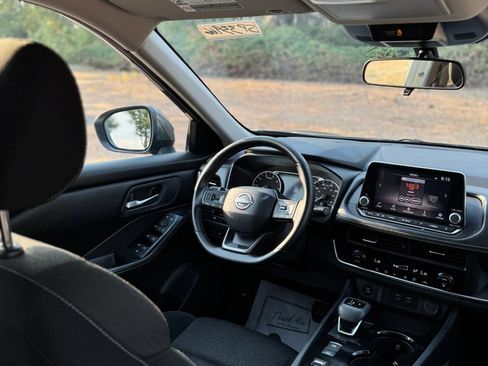Used 2025 Nissan Rogue SV FWD image 28