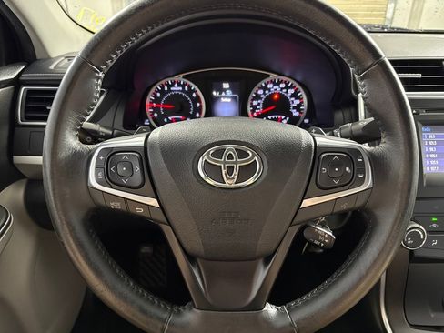 Used 2017 Toyota Camry SE image 12