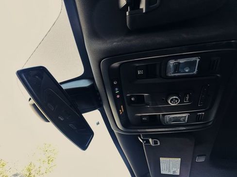 Used 2021 Chevrolet Suburban LT image 34