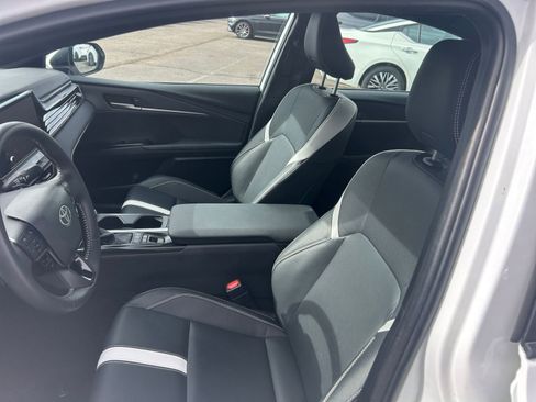 Used 2025 Toyota Camry SE image 34