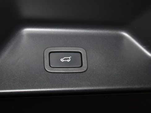 Used 2017 Land Rover Range Rover Supercharged image 37