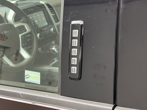 Used 2018 Ford F150 Lariat w/ Equipment Group 502A Luxury image 7