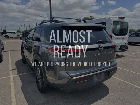 Used 2022 Nissan Pathfinder SV FWD image 3