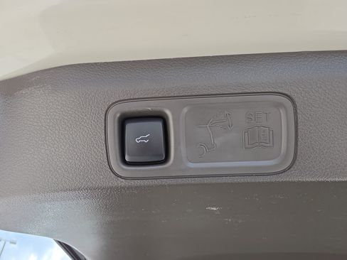 Used 2024 Lincoln Navigator Reserve AWD/4WD image 10