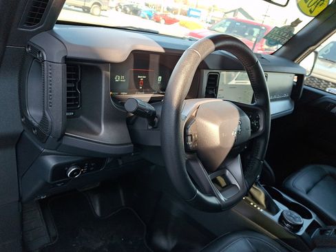 Used 2025 Ford Bronco Badlands image 16