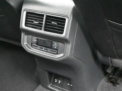 Used 2024 Volkswagen Atlas Peak Edition SE AWD/4WD image 43