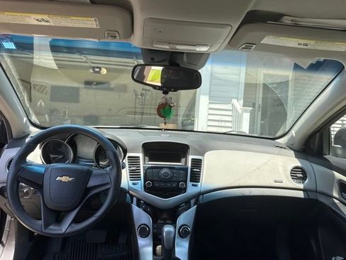 Used 2011 Chevrolet Cruze LS FWD image 9