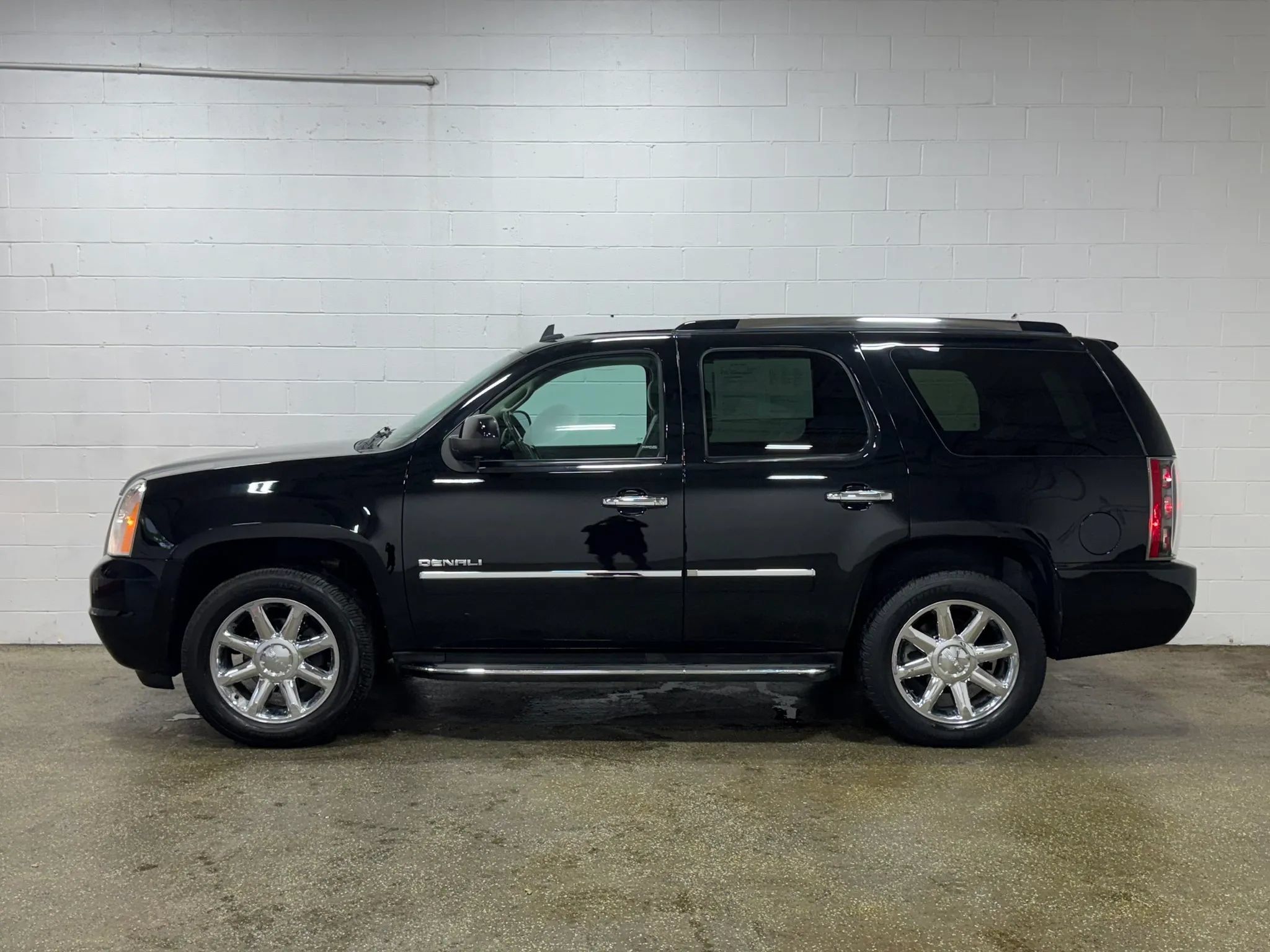 Used 2013 GMC Yukon Denali AWD/4WD image 6