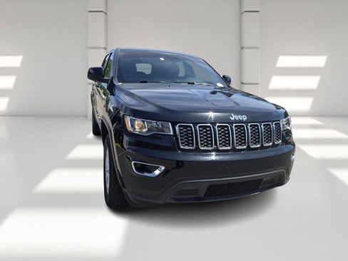 Used 2019 Jeep Grand Cherokee Laredo RWD image 3