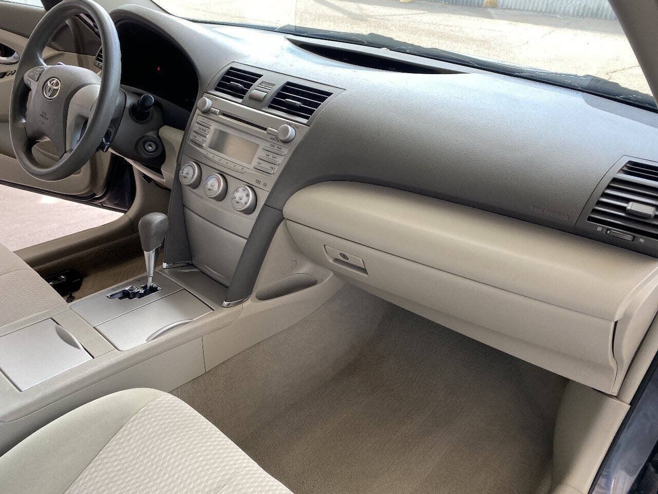 Used 2011 Toyota Camry LE FWD image 34
