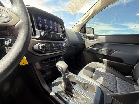 Used 2022 Chevrolet Colorado Z71 AWD/4WD image 12