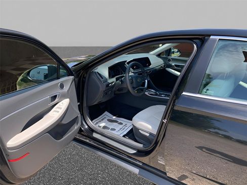 Used 2023 Hyundai Sonata SE FWD image 13