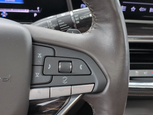 Used 2022 Cadillac Escalade Premium Luxury w/ Performance Package AWD/4WD image 28