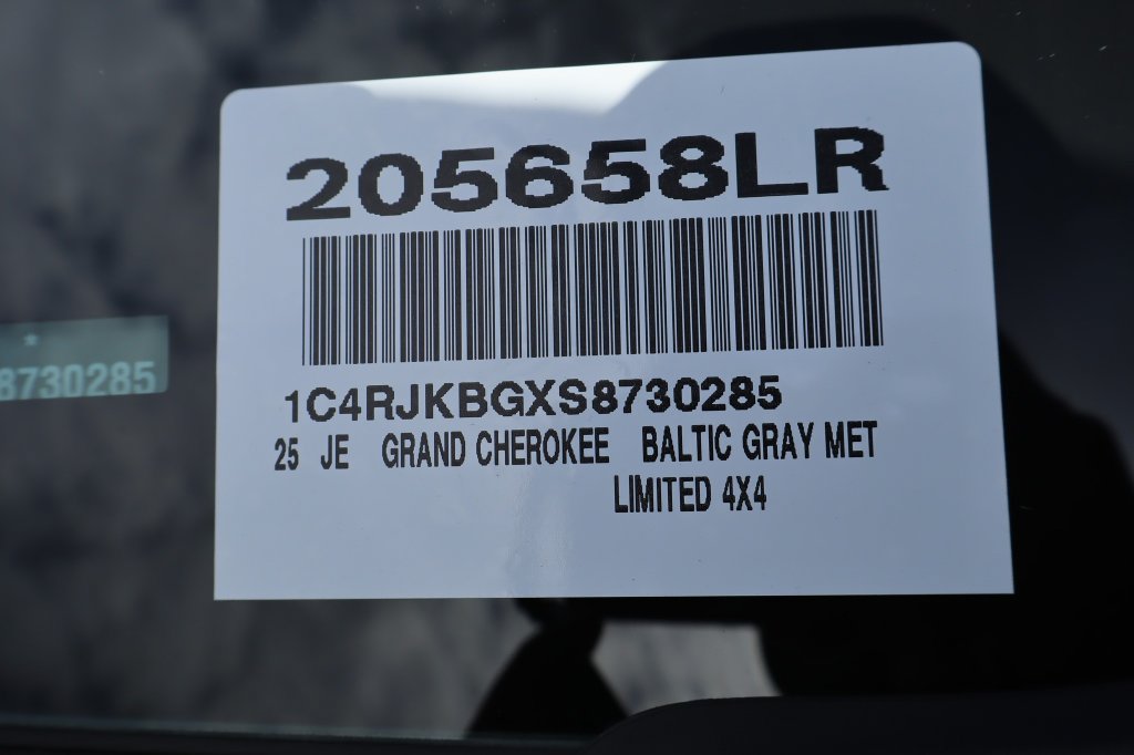 Used 2025 Jeep Grand Cherokee L Limited w/ Black Appearance Package AWD/4WD image 39