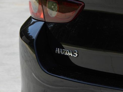 Used 2021 MAZDA MAZDA3 s FWD image 11