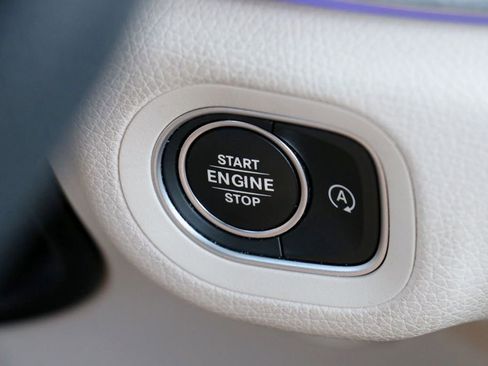 Used 2025 Mercedes-Benz GLS 450 4MATIC image 12