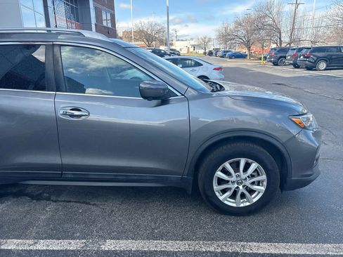 Used 2017 Nissan Rogue SV w/ SV Premium Package image 8