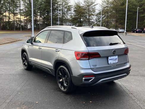 Used 2024 Volkswagen Taos SE image 8