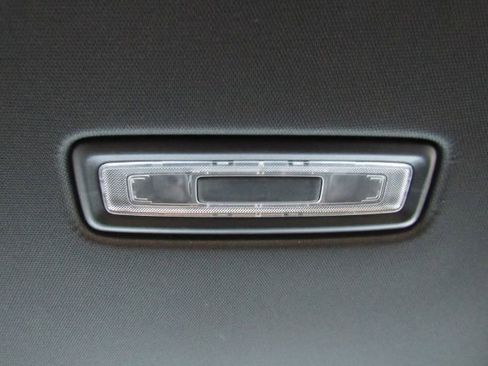 Used 2025 GMC Acadia Elevation image 32