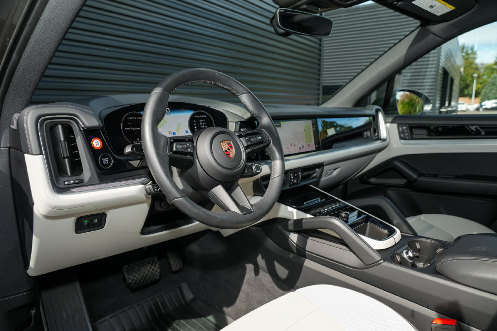 Certified 2026 Porsche Cayenne AWD/4WD image 4