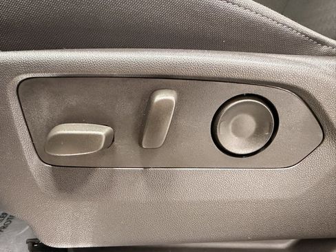 Used 2025 Chevrolet Silverado 1500 LT image 25