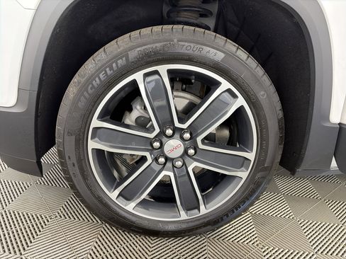 Used 2023 GMC Acadia SLT w/ Technology Package AWD/4WD image 14