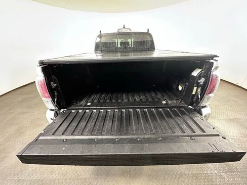 Used 2021 Toyota Tacoma TRD Sport w/ Technology Package image 13