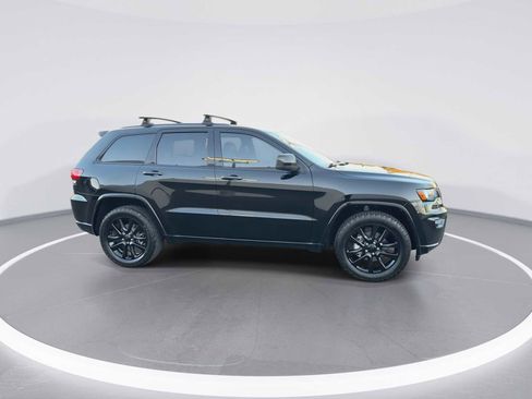 Used 2018 Jeep Grand Cherokee Altitude image 9