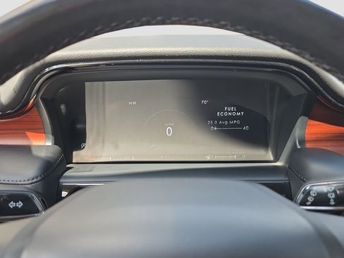 Used 2023 Lincoln Nautilus Reserve w/ Equipment Group 202A image 10