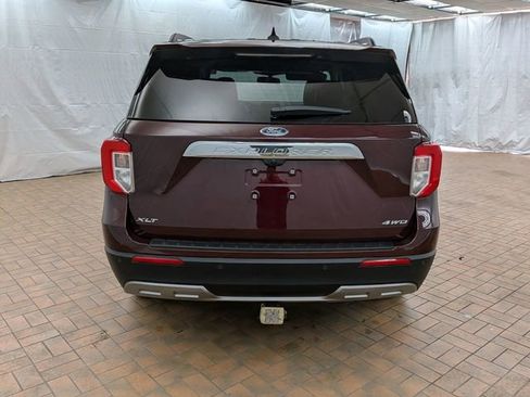 Used 2022 Ford Explorer XLT w/ Equipment Group 202A image 6