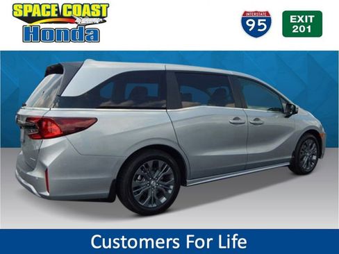New 2026 Honda Odyssey Touring image 3