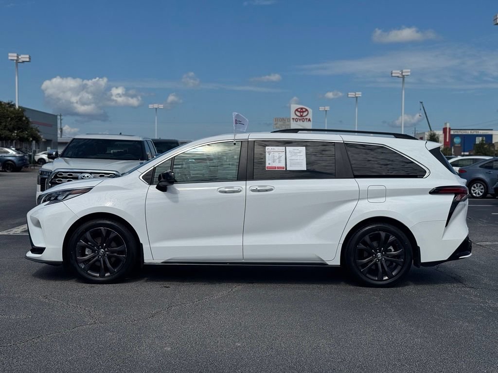 Used 2024 Toyota Sienna XSE FWD image 8