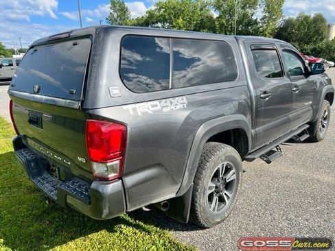 Used 2017 Toyota Tacoma TRD Sport w/ Tow Package (A/T) AWD/4WD image 3