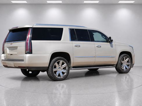 Used 2017 Cadillac Escalade ESV Luxury AWD/4WD image 3