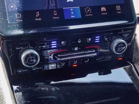 Certified 2022 Jeep Grand Cherokee L Overland w/ Luxury Tech Group IV image 20