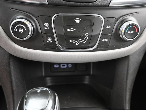 Used 2021 Chevrolet Equinox LS w/ LS Convenience Package AWD/4WD image 19