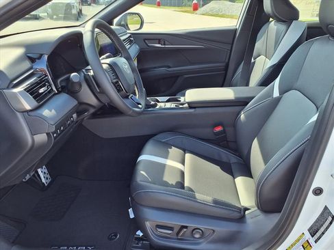 Used 2026 Toyota Camry SE image 12