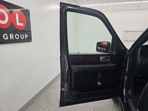 Used 2016 Lincoln Navigator L Reserve RWD image 29