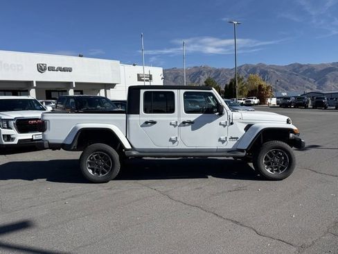 Used 2020 Jeep Gladiator Overland image 6