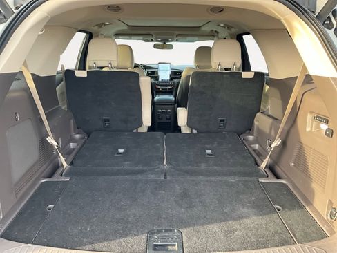 Used 2020 Ford Explorer Platinum w/ Premium Technology Package image 33