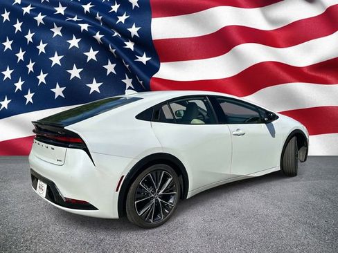 Used 2024 Toyota Prius XLE FWD image 6