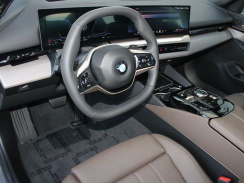 Used 2026 BMW 530i w/ Premium Package RWD image 4