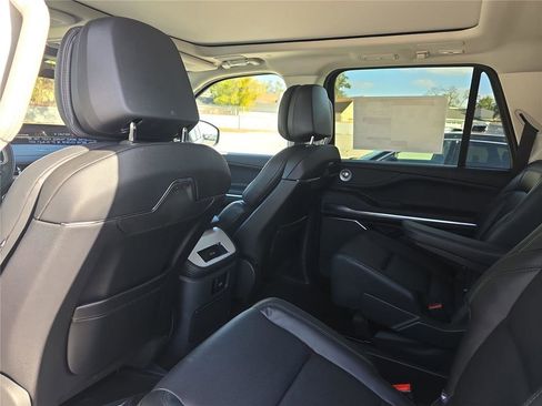 New 2026 Lincoln Navigator L Reserve AWD/4WD image 13